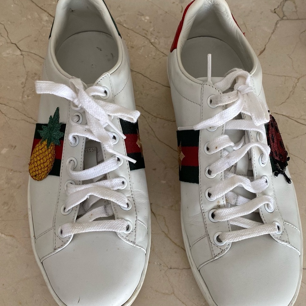 Like new Gucci genuine Leather Sneaker Pineapple,Ladybug,🐝⭐️ embroidery.